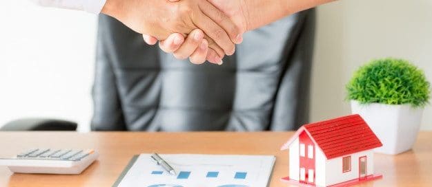 Landlord and tenant shaking hands over a housing contract, symbolizing agreement and understanding of renters’ and landlords’ rights in Texas.